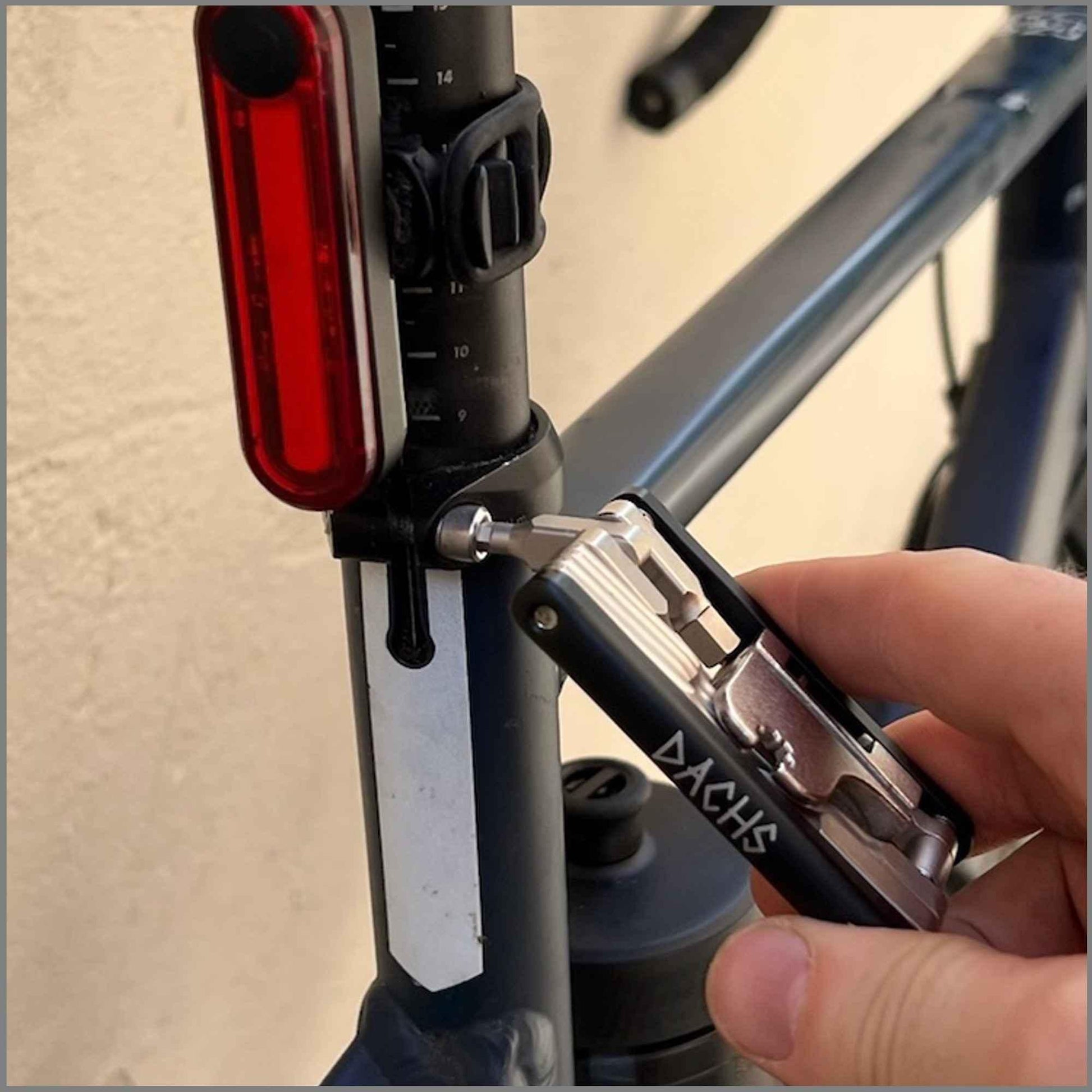 leichtes multitool rennrad DACHS Mini-Multitool mit 18 Funktionen – Für Rennräder – Dachs Sport